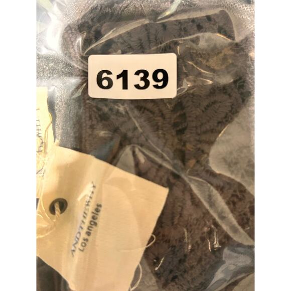 AND THE WHY Top Women’s Sz Small Grey RUFFLE SLEEVE BABYDOLL Shirt Boho Crochet - Picture 7 of 8